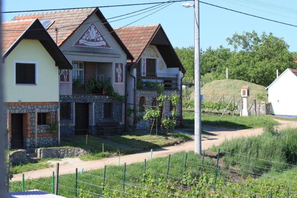 Hotel Vinohrad Milotice Exterior photo
